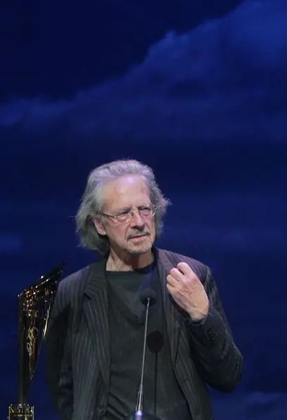 文学最重要的作家之一,被称为"活着的经典",于1973年获毕希纳文学奖