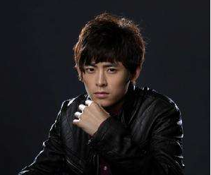 陈建这个角色由演员李欣泽饰演,他把陈建这个角色演绎的这么讨人厌,也