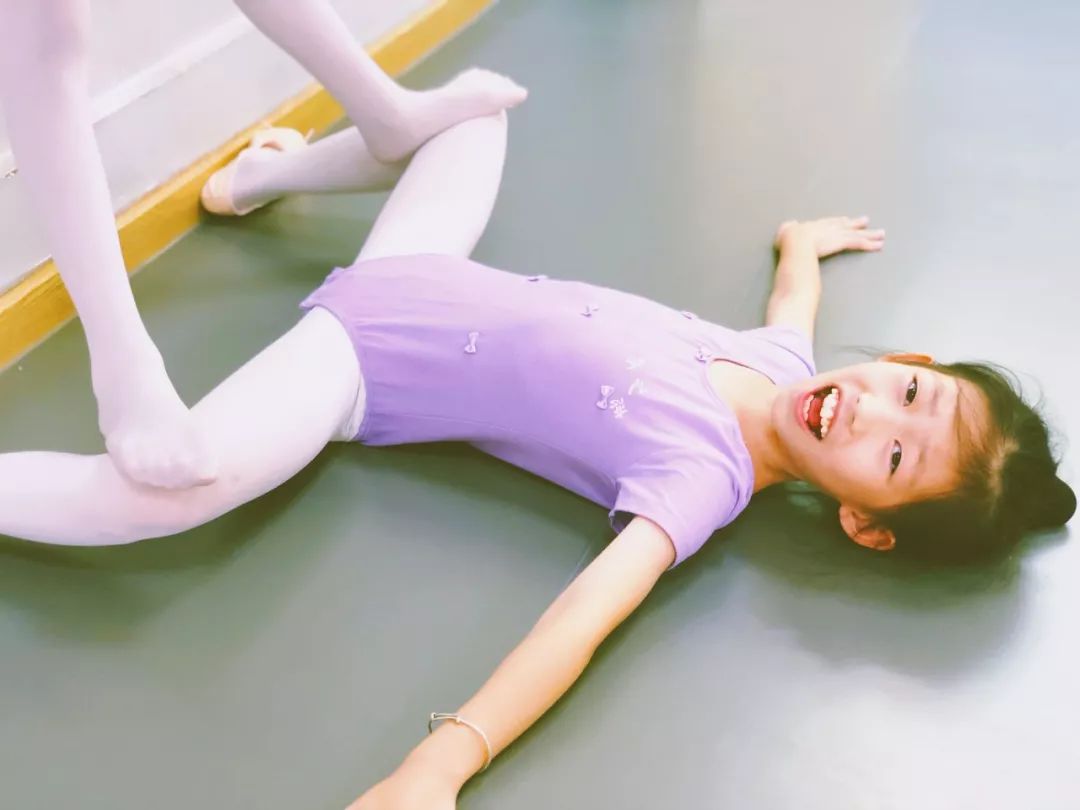 最近很火的综艺节目舞蹈风暴家长带着孩子们看看就能明白学舞蹈的意义