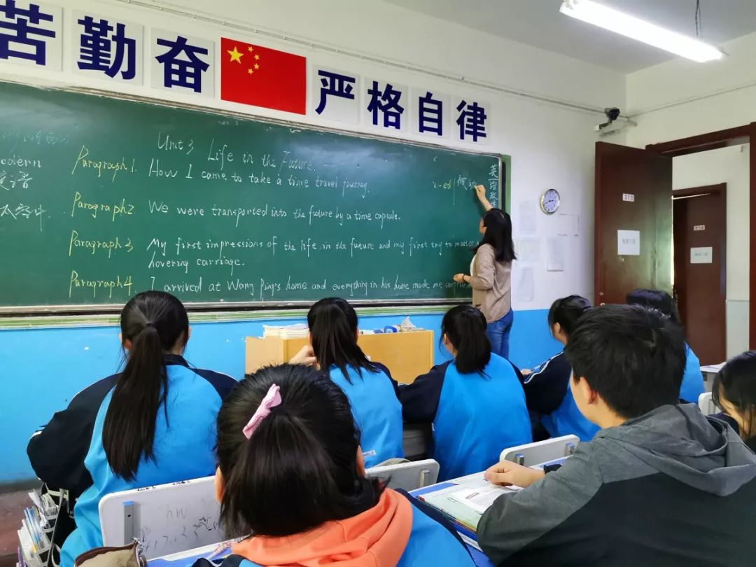 杨丽娜老师因为爱,所以专心,专注,专情.