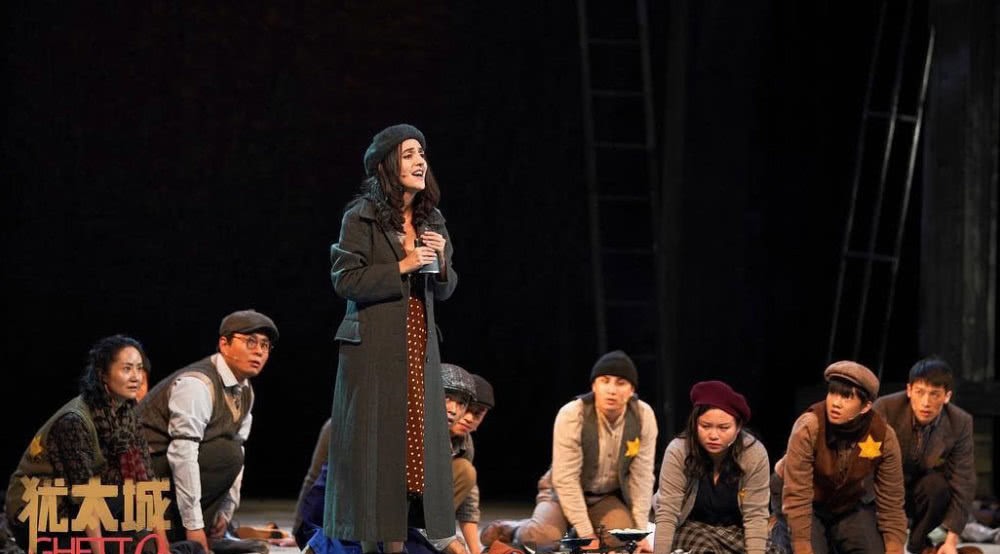 的音乐影像作品发布,作为mv导演的刘烨,和她的太太安娜伊斯思·马田