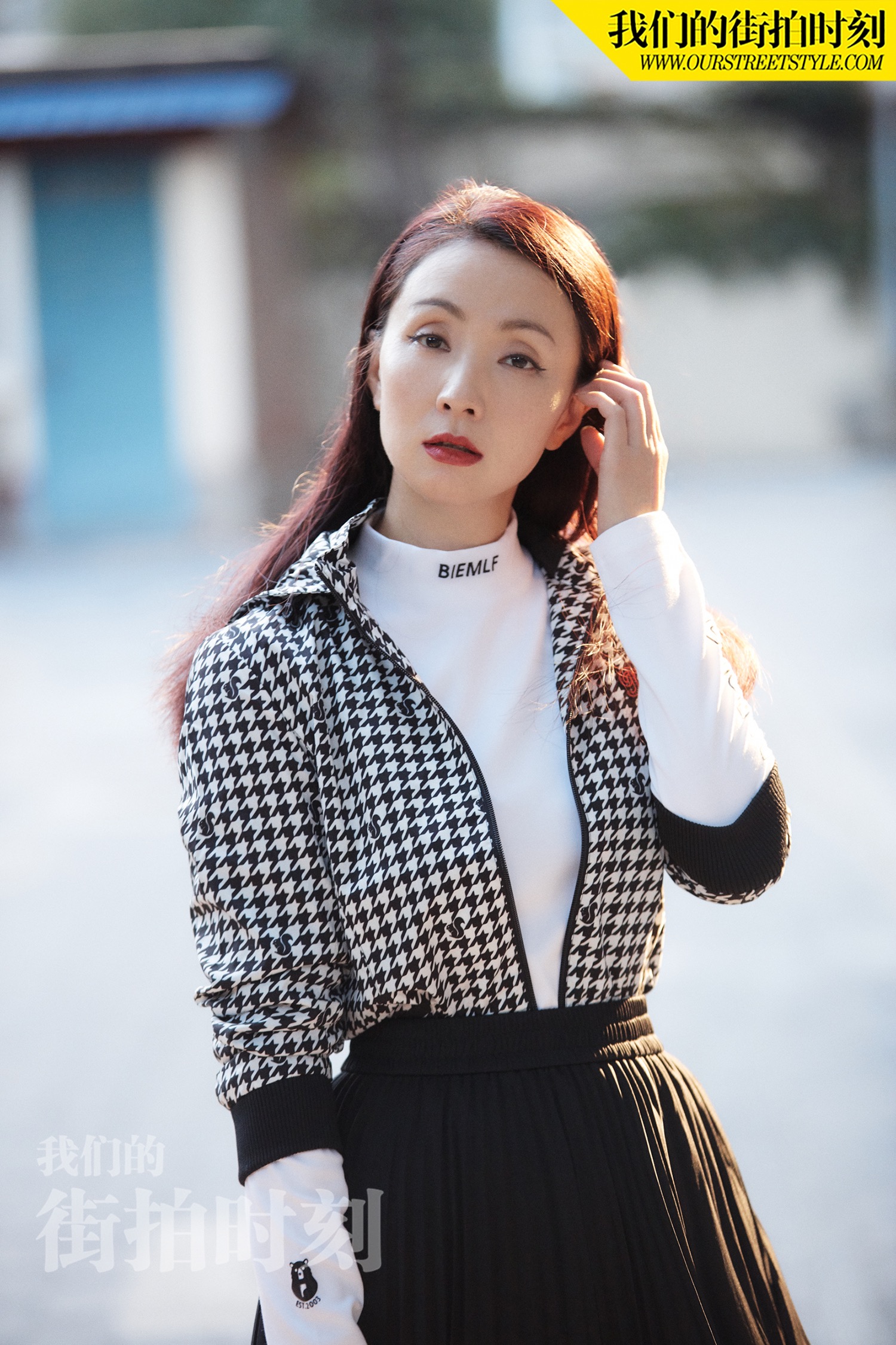 陶虹着比音勒芬街拍复古装束惊艳了时光