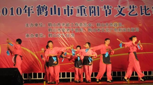 在文化大革命中,以政治为目的宣传鼓动群众,活跃乡村文化,用当时流行