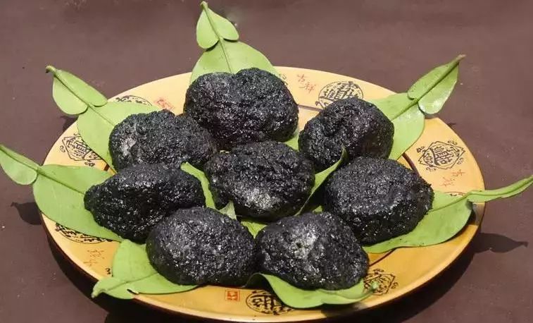 糯米麻糍景宁特产丰富,历史悠久,有很多美名远扬的土特产,买回家