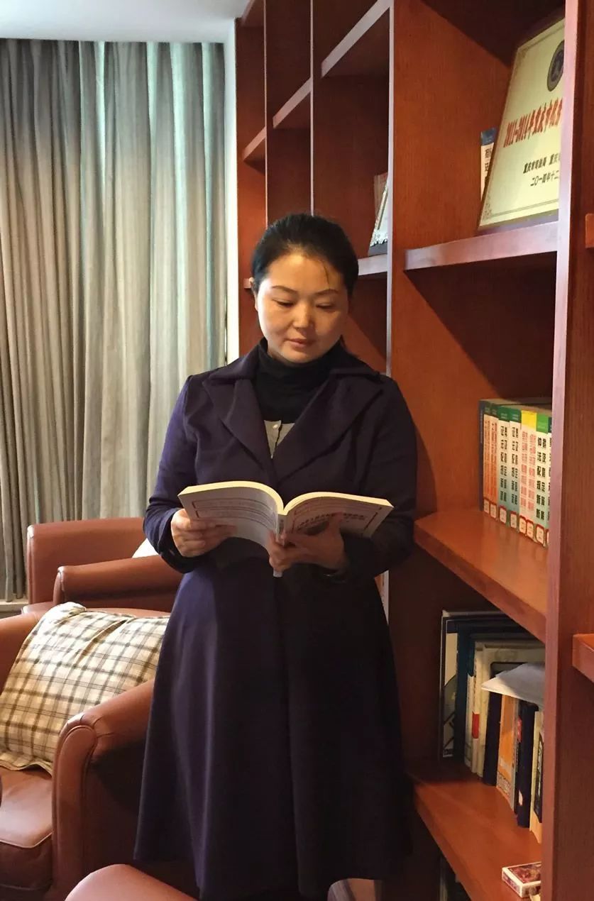 来听听她背后的故事_宋静