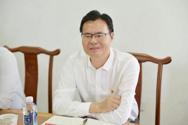 市委书记祁海龙深入村社区调研还当起了网格员