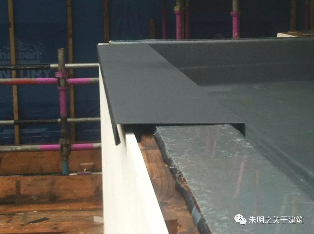 女儿墙压顶构造光导照明系统构造及四周防水构造上面几张图展示了一