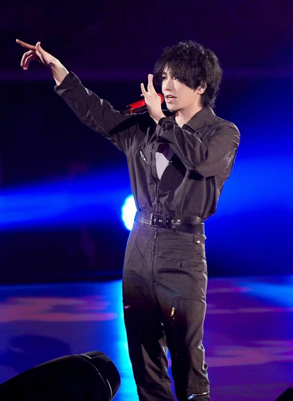 有种成熟叫华晨宇留胡子美男子变大叔网友别再糟蹋了