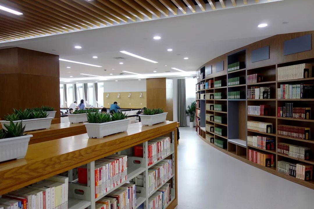 萌新季 | 高清大图带你逛一逛图书馆