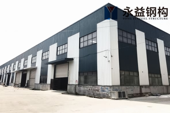 柱子通常由工字钢或c型钢制成(通常是用角钢把两个c型钢连接起来)3,梁