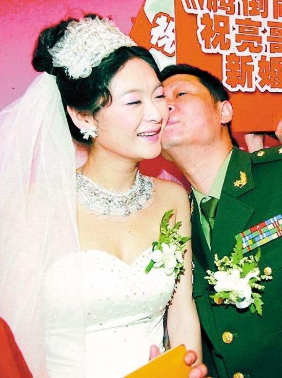 50岁赵亮与64岁张国立罕见同框22年后三德子身价上亿不输康熙