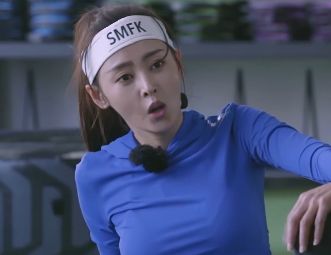 张天爱健身房锻炼,看清她"满脸痘印"样子,这是忘记洗脸了吧!