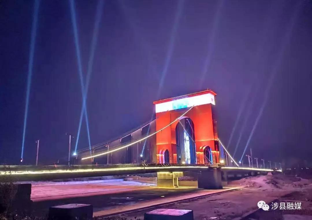 夜幕下的赤水湾大桥美不可言