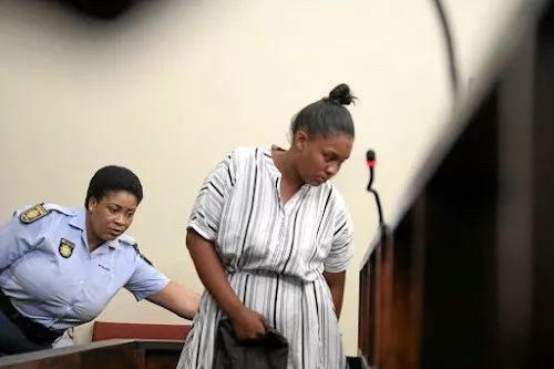 一名28岁的女子因为涉嫌杀害自己的儿子,而且埋藏受害人的尸体,被警方