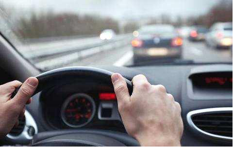 开车按喇叭一声两声三声代表什么老司机来告诉你