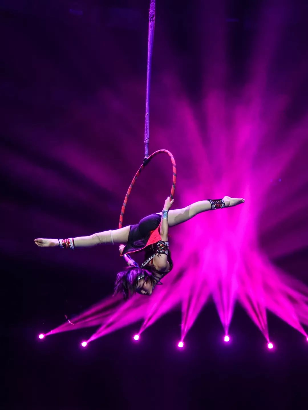 空中芭蕾力与美的结合吊环