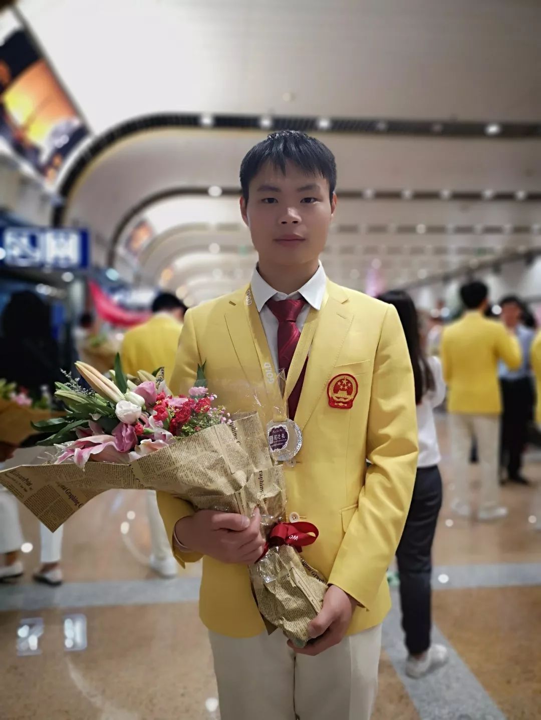 山里娃肖星星世界技能大赛夺冠!为我国摘得电气装置竞赛项目首枚金牌