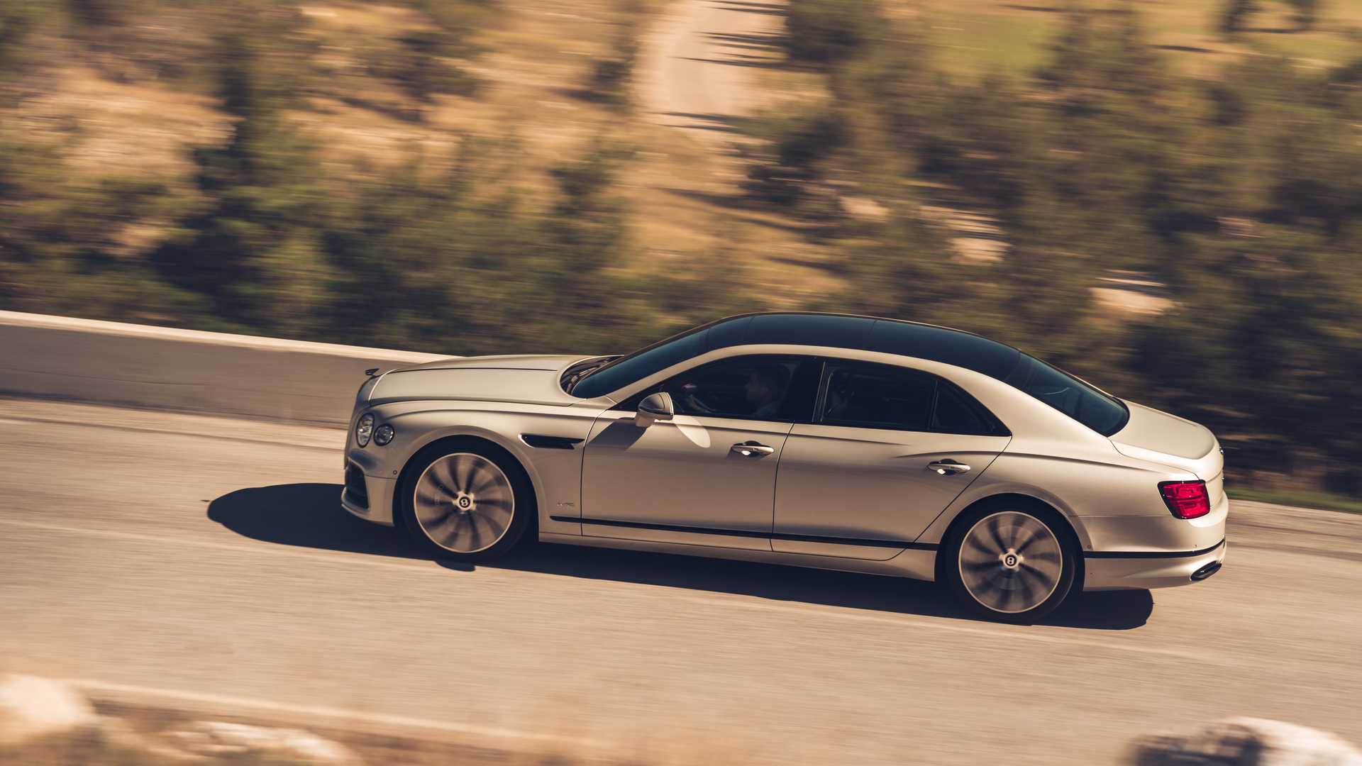 更添气质全新宾利飞驰blackline官图发布