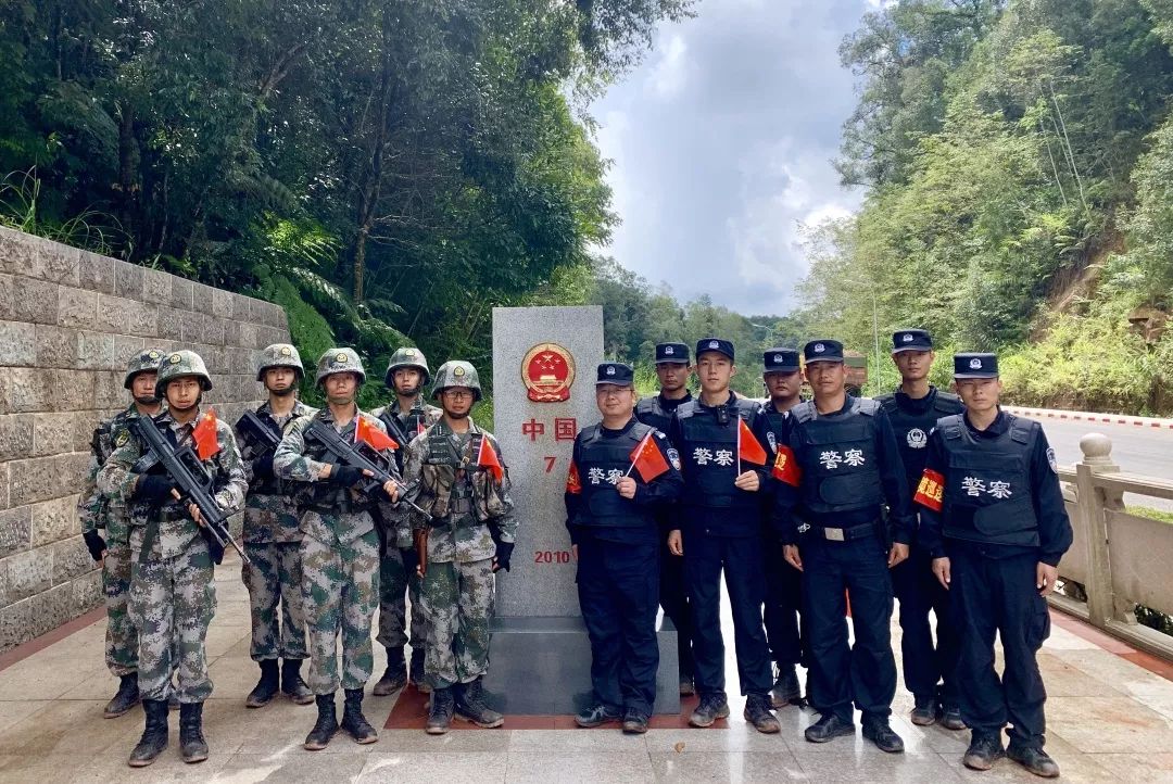 军警联合巡边筑牢铜墙铁壁