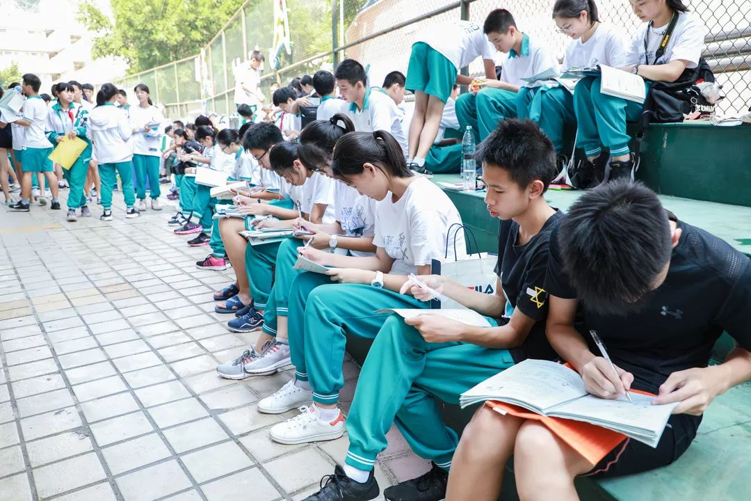 水中盛会浪翻涌游泳健将展英姿记二中苏元2019年游泳运动会