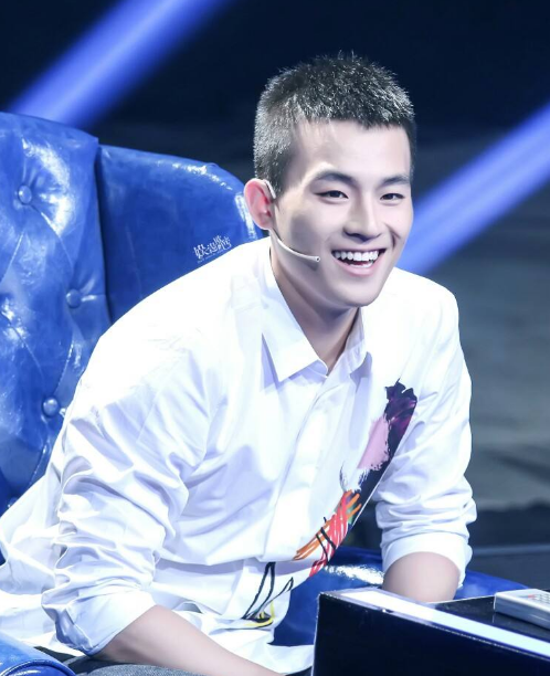 欧豪自曝上学没人追看了他的初中照后这个男生坏的狠