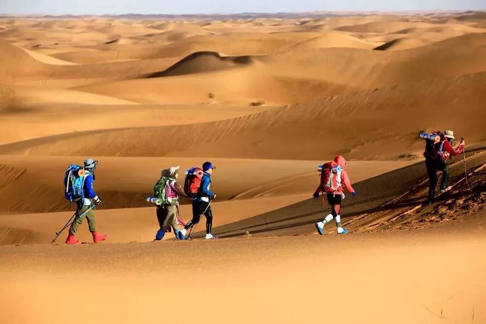 库布齐沙漠团建徒步穿越,三分钟让你了解最强攻略