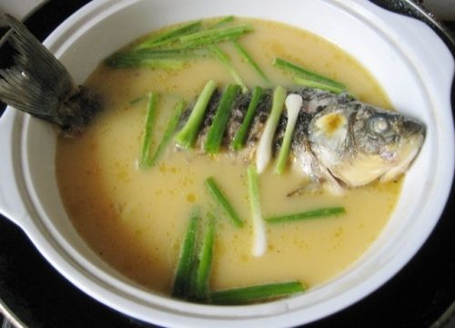 优哺汤小编给大家带来下奶食谱——鲫鱼炖蛋
