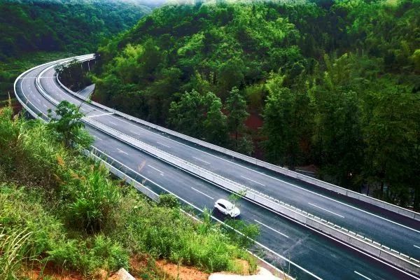 维西至兰坪高速公路图片