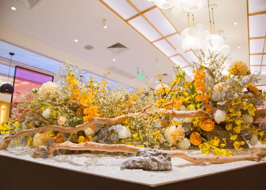 「花漫里」不仅是日料店,更浓缩了日本之美,整个空间流转着一种舒服的