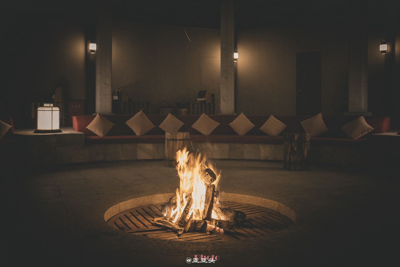 这个酒店的风格和火塘不太一样,更加北欧 风格一些,适合喜欢现代风格