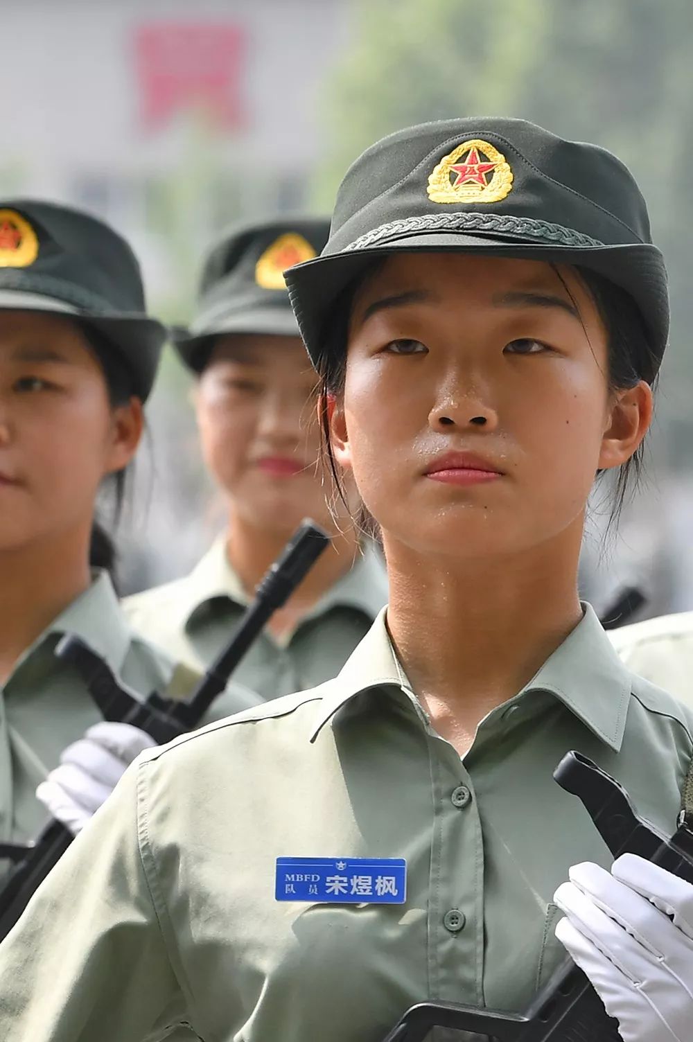 点赞从国旗红到浪花白