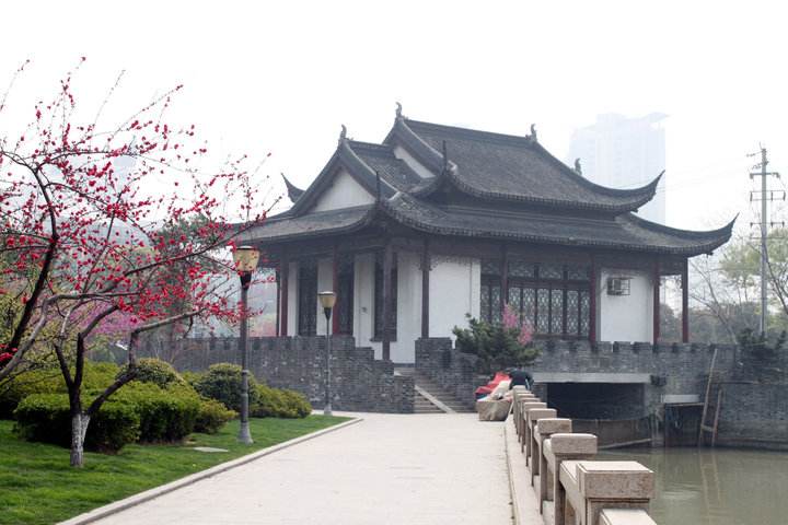 的合称,它南依延陵西路,北靠迎春步行街,东临文化宫广场,西接晋陵中路