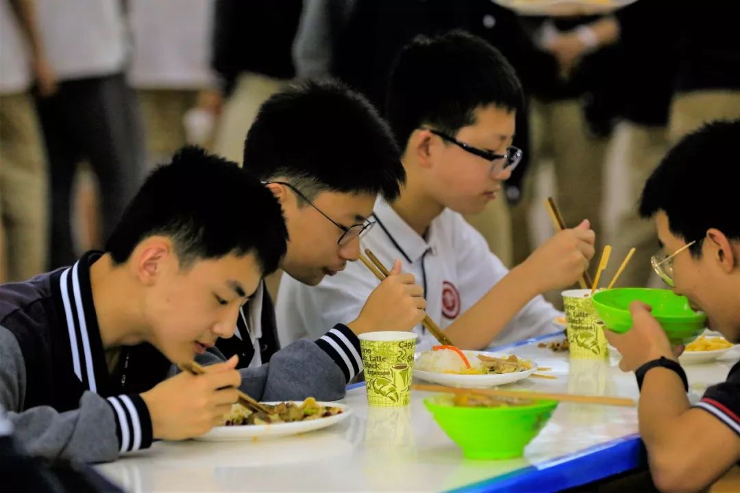 昆八中 食堂图片