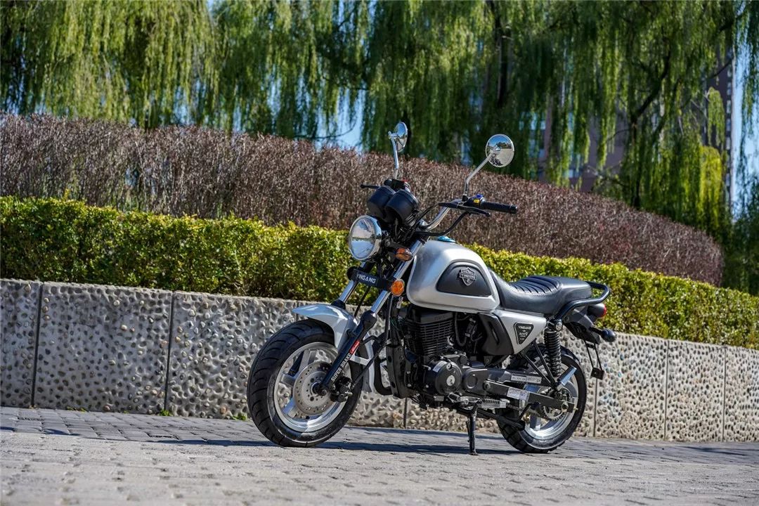 圆润中增加了硬朗银钢mini二代试驾体验