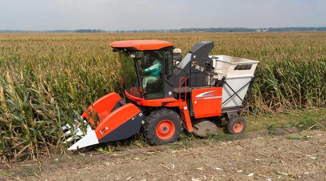 识别方法;第二,针对不同果蔬,专业化,轻型化,柔性采摘机械臂的研发;第