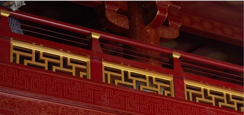 铜栏杆所有构件造型和纹饰图案均根据唐代资料复原,构件造型用铜皮