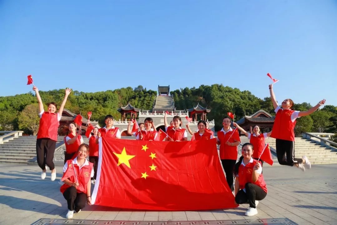 我和国旗合个影30个入围作品出炉谁将c位出道等你来pick