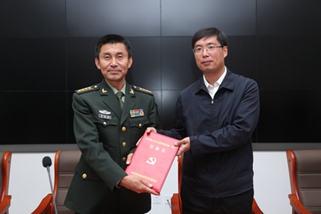 頒發任命書 李軍廣 攝