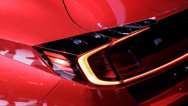 2020款现代索纳塔美图欣赏,外观激进,内饰豪华,尾灯形似思域