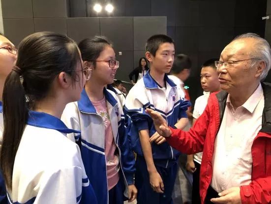 生物与医学工程学院教授,博士生导师庄逢源做了题为《空间生命科学