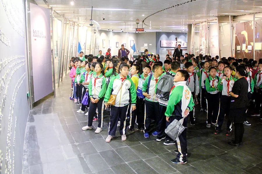 完全人格首在体育丨天津河西区名都小学名都小学来我馆进行课外活动