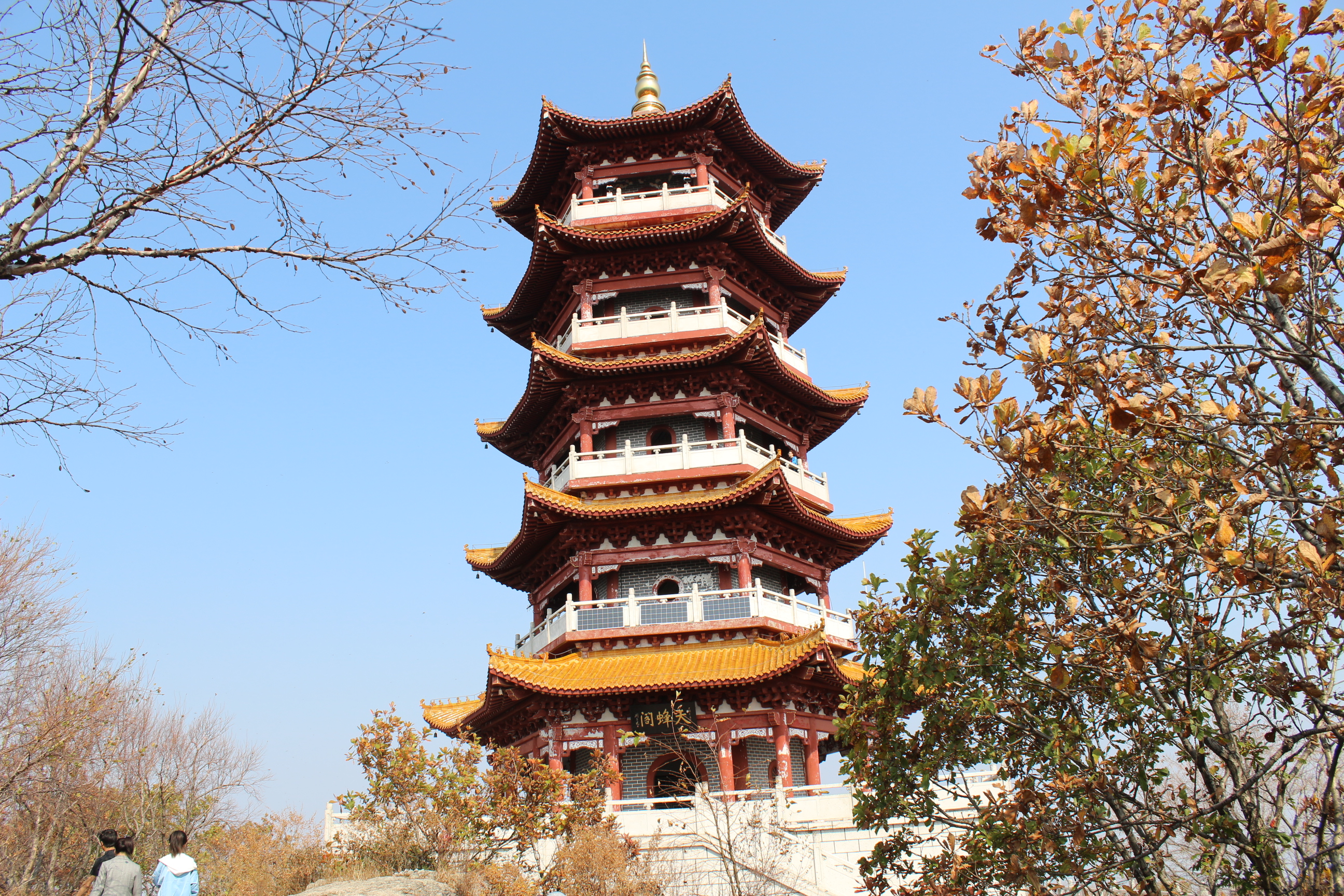 蜂蜜山"天峰阁"奇峰险峻景色秀,美丽传说更迷人.