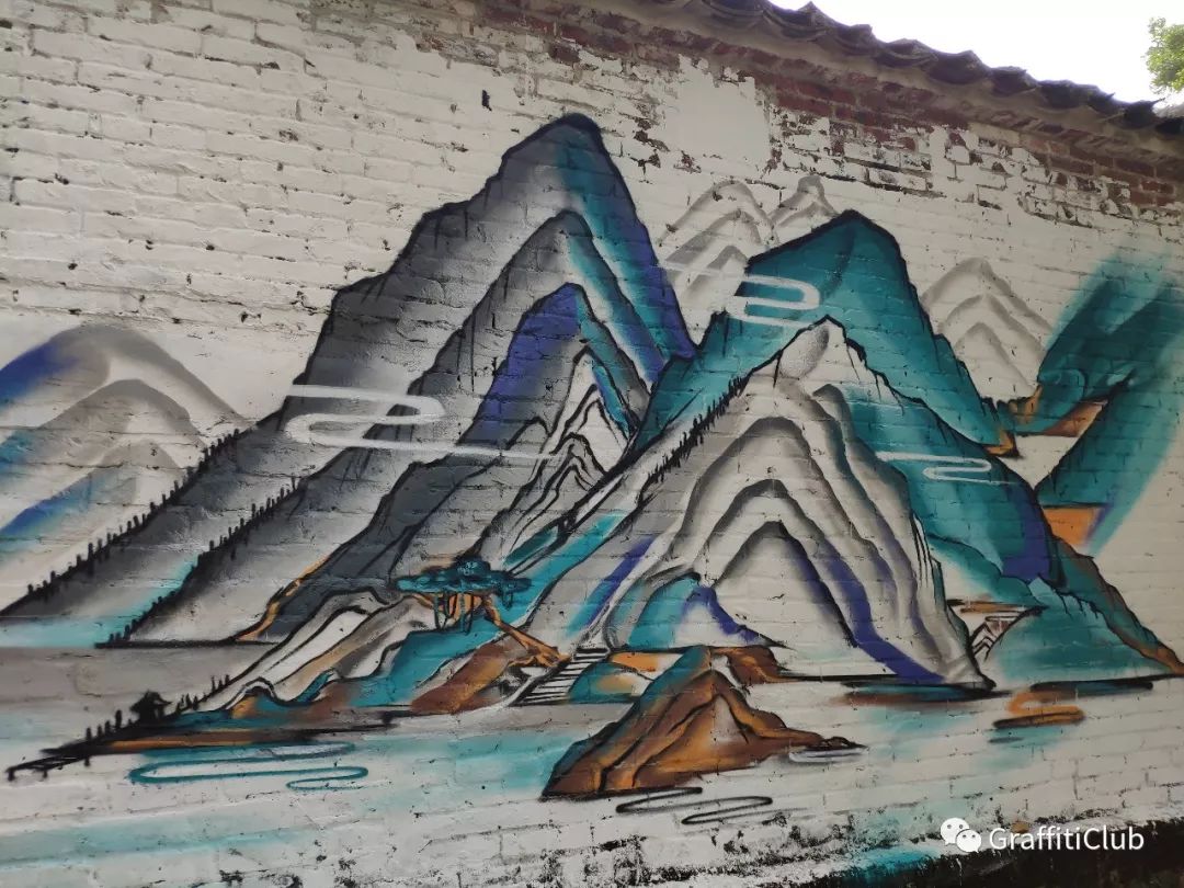 west的作品是一幅山水画,接着与本地涂鸦艺术家west的作品互相呼应,你