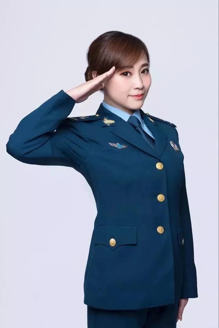 最美合伙人彭姣军中绿花马拉松赛场展英姿