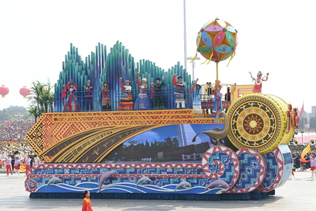 期待壮美广西彩车启程回家将在广西民族博物馆进行展示
