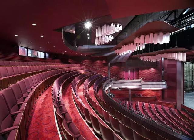 想领略英国的戏剧文化这两座艺术剧院你一定不能错过