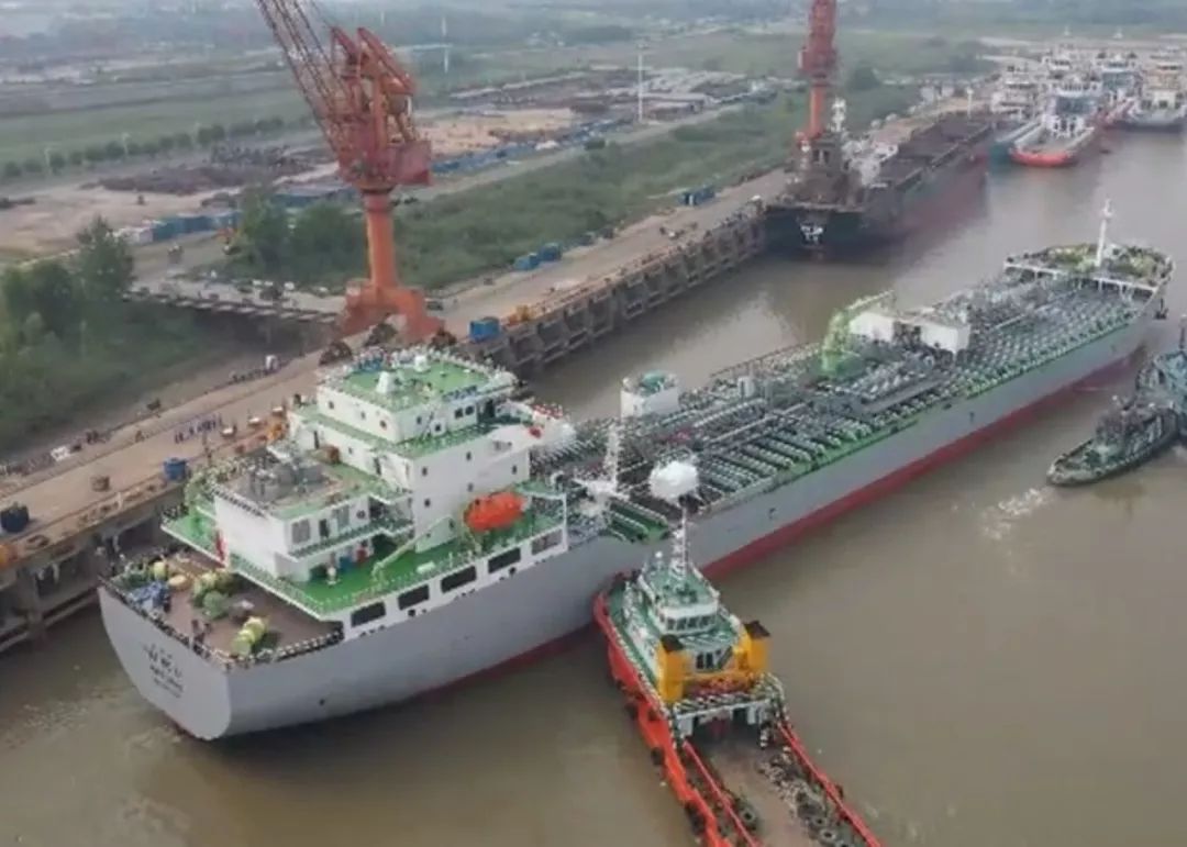 日前,芜湖造船厂为宁波东海海运有限公司建造的28000吨双相不锈钢化学