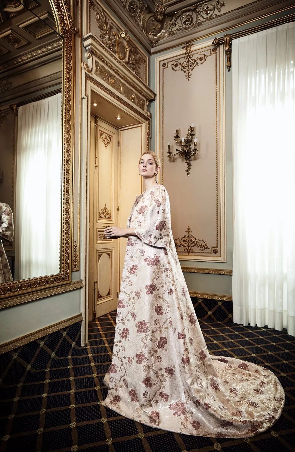 yolancris纽约展西班牙绽放出的婚纱礼服姐妹花