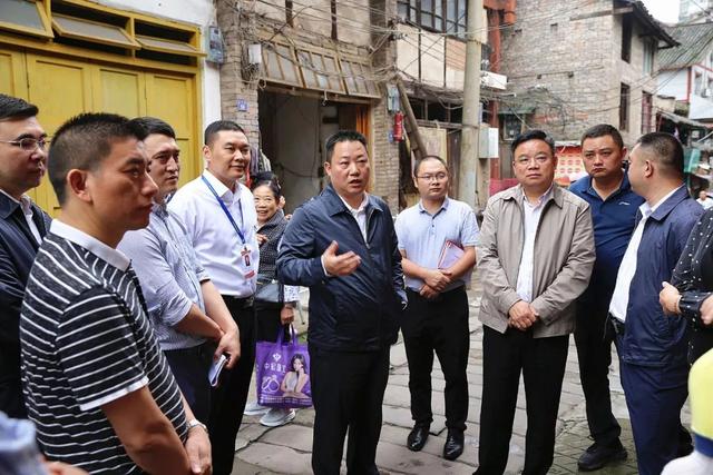 况顺航率队调研城镇困难群体解困工作