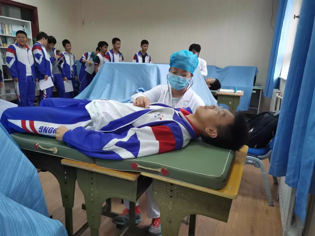 九中初中部圆满完成学生健康体检工作